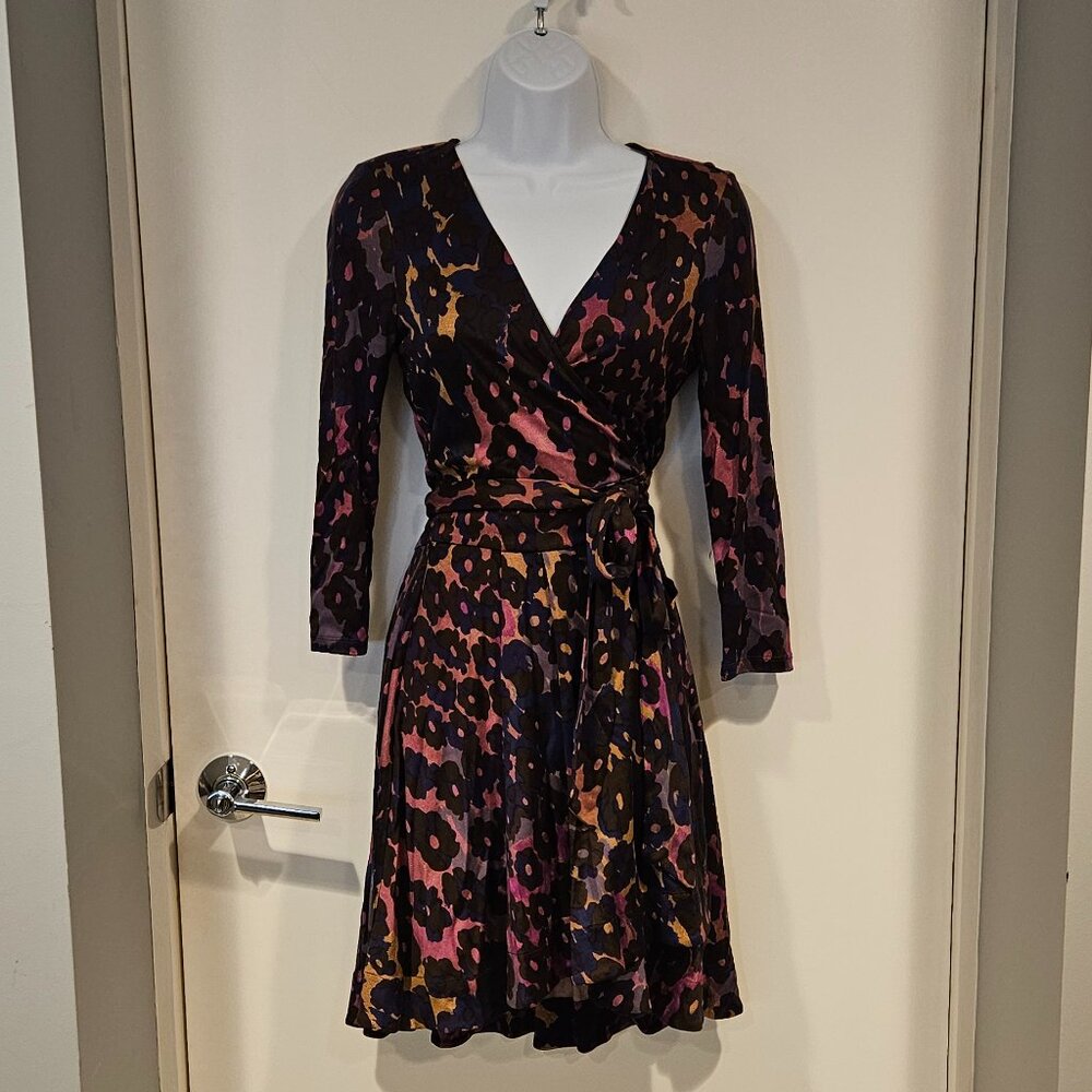 DVF Ballerina Silk Wrap Dress, Long sleeve Leopard Flower Like Pattern, Size 6